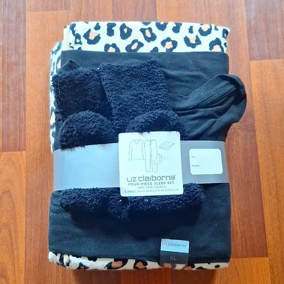 Liz Claiborne sleep set - Picture 1 of 3